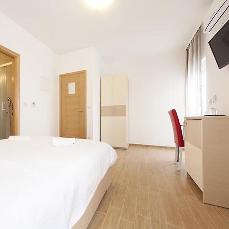 Guesthouse Villa Klara Baška Voda Екстериор снимка