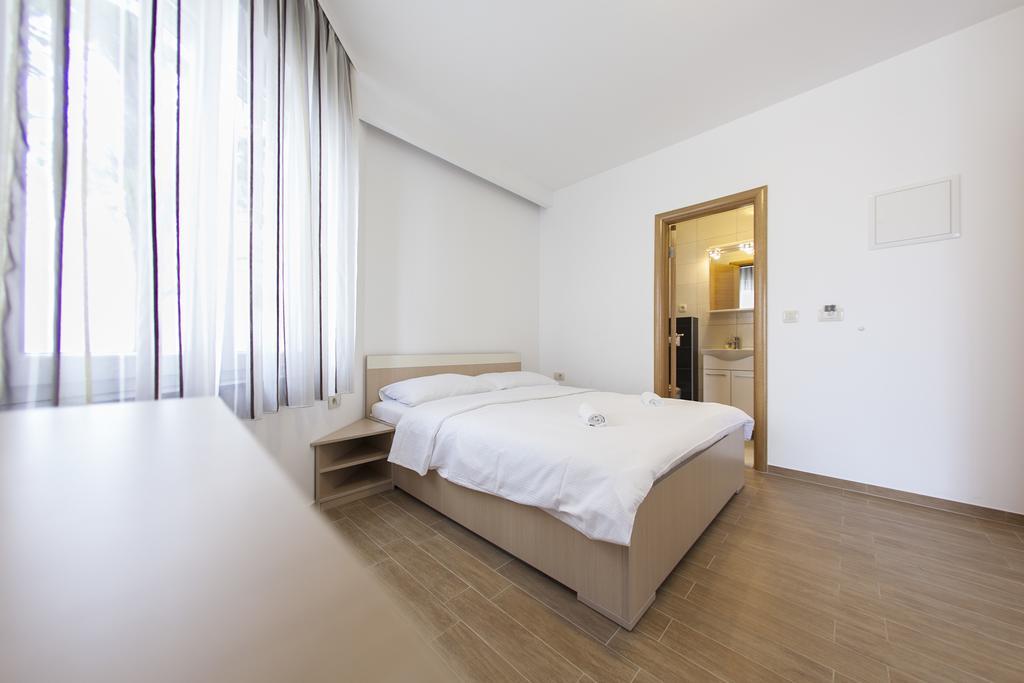 Guesthouse Villa Klara Baška Voda Екстериор снимка