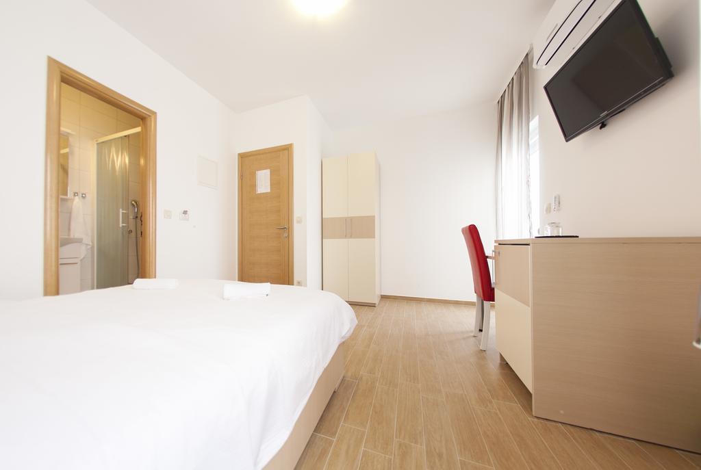 Guesthouse Villa Klara Baška Voda Екстериор снимка