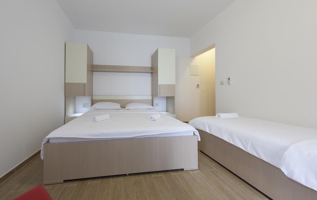 Guesthouse Villa Klara Baška Voda Екстериор снимка