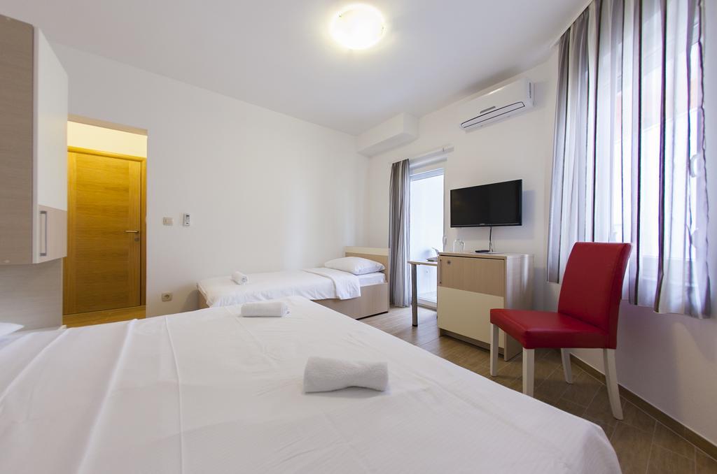 Guesthouse Villa Klara Baška Voda Екстериор снимка