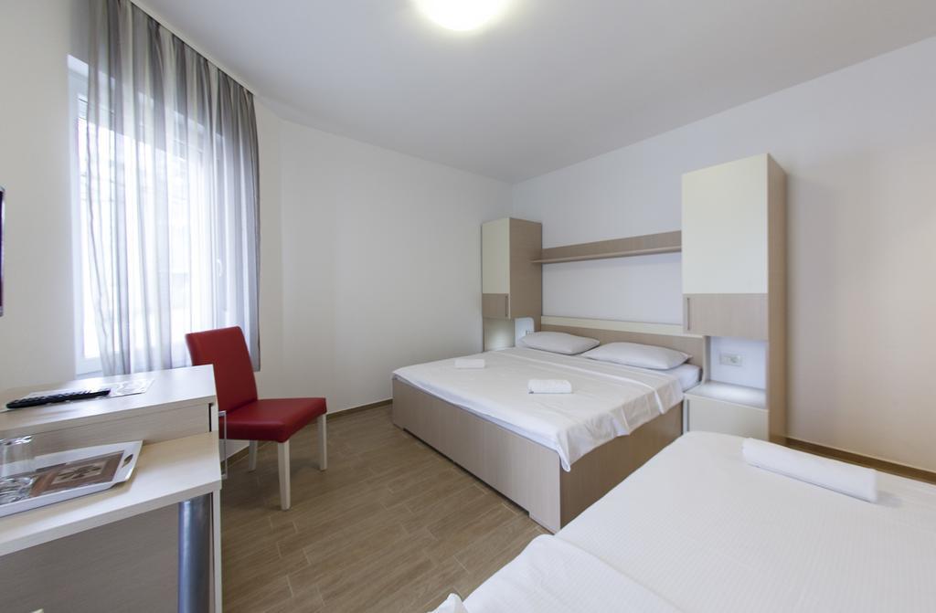 Guesthouse Villa Klara Baška Voda Екстериор снимка